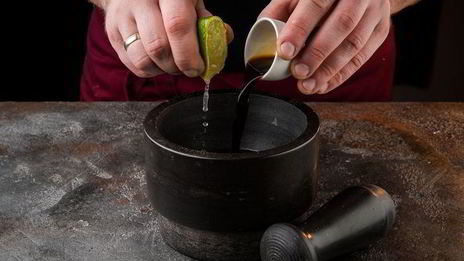 салат из гречки с копченой курицей и томатами