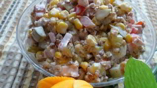 Салат с гречкой и ветчиной