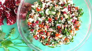 Салат с проростками зеленых зерен гречихи и гранатом