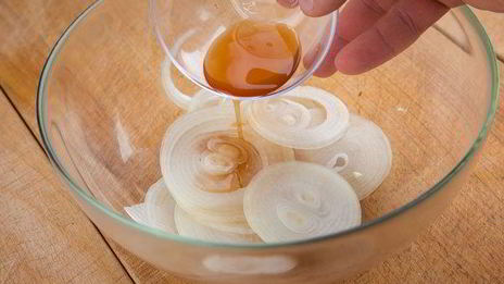 слоеный салат с горбушей и гречкой