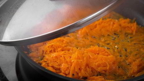 слоеный салат с горбушей и гречкой