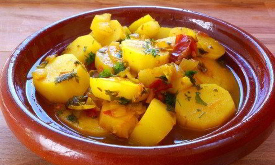 Рецепт картофельного салата с клюквой и яблочным соусом