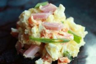 Картофельный салат с копченой курицей