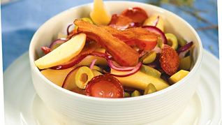 Картофельный салат с копченостями