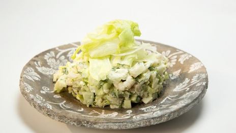 картофельный салат с креветками