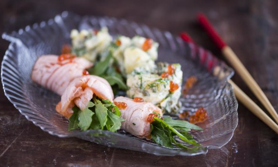 Рецепт картофельного салата с обожженным сашими из лосося