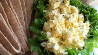 Картофельный салат с сельдереем и яйцами