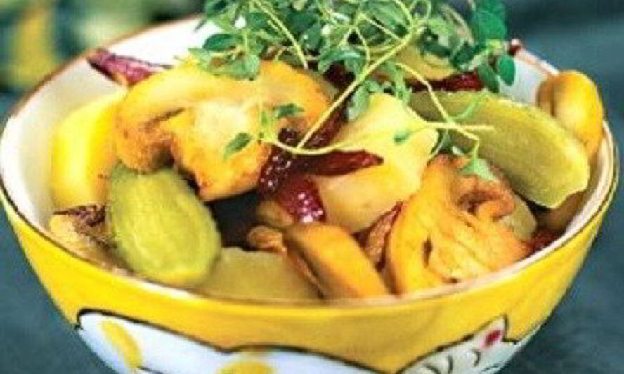 Рецепт картофельного салата с солеными огурцами и грибами