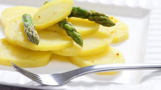 Картофельный салат со спаржей по-деревенски