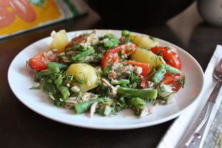 Салат из картофеля, фасоли и тунца