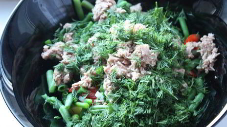 салат из картофеля, фасоли и тунца