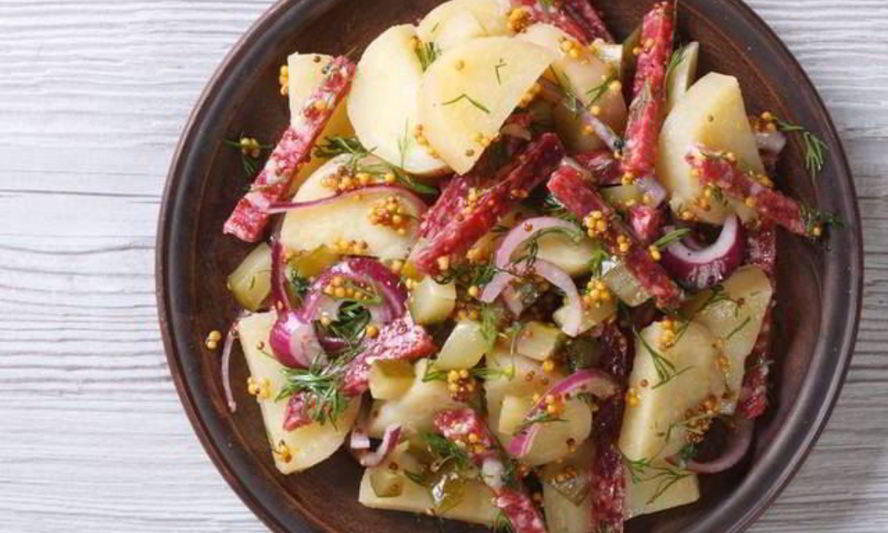 Рецепт салата из молодого картофеля с колбасой