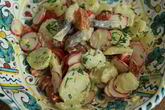 Салат из молодого картофеля с сельдью и редиской