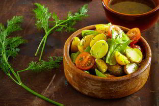 Салат из молодого картофеля с укропом и хреном