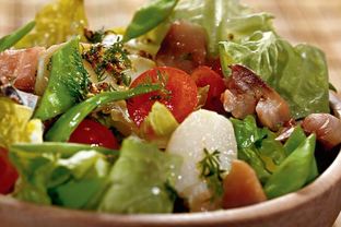 Салат из молодого картофеля со скумбрией