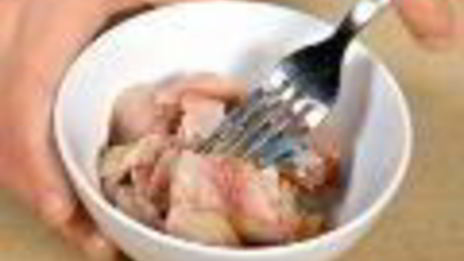 салат из молодого картофеля со скумбрией