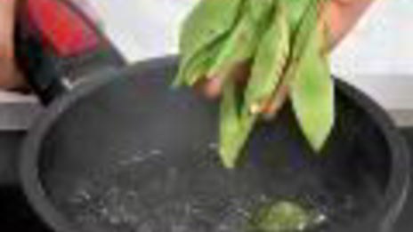 салат из молодого картофеля со скумбрией