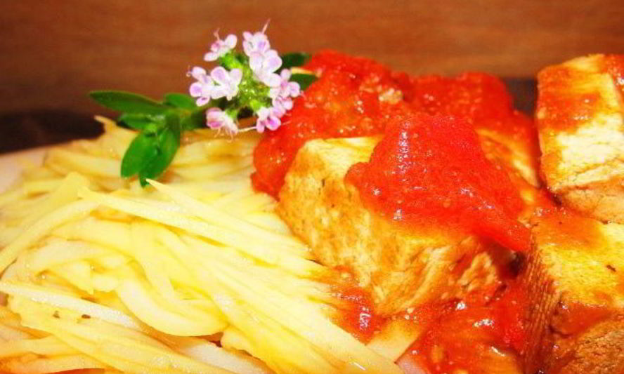 Рецепт салата картофельного азиатская нотка с копченым тофу в томатном соусе