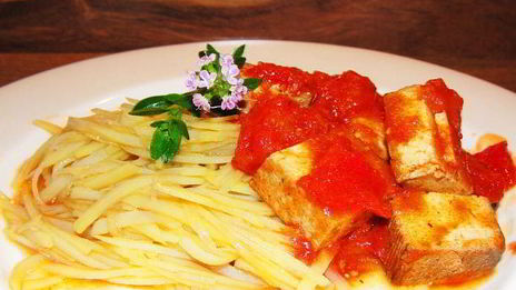 салат картофельный азиатская нотка с копченым тофу в томатном соусе