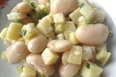 Салат картофельный с фасолью и сметаной