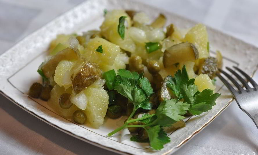 Рецепт салата картофельного с маринованными огурцами