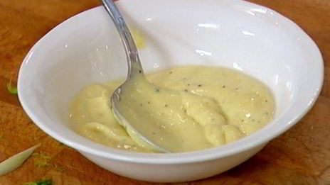 салат с картофелем, фенхелем и копченой семгой