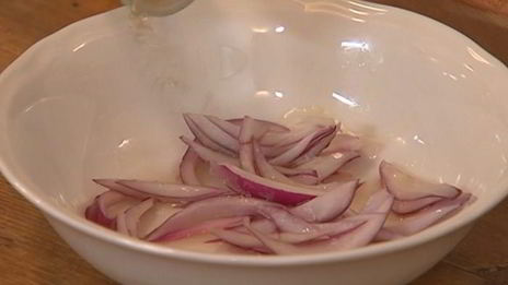 салат с картофелем, фенхелем и копченой семгой