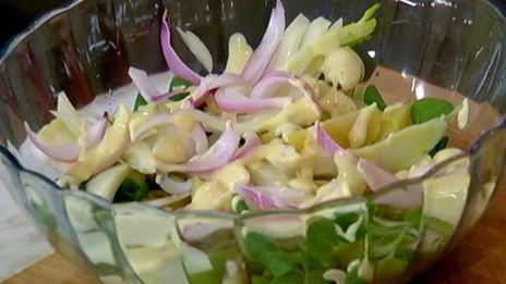 салат с картофелем, фенхелем и копченой семгой