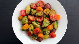 Салат с картофелем и помидорами на Новый год