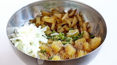 салат с картофелем и солеными огурцами