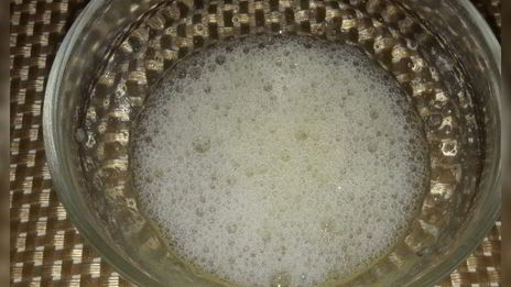 салат с картофелем, скумбрией и крекерами из отрубей