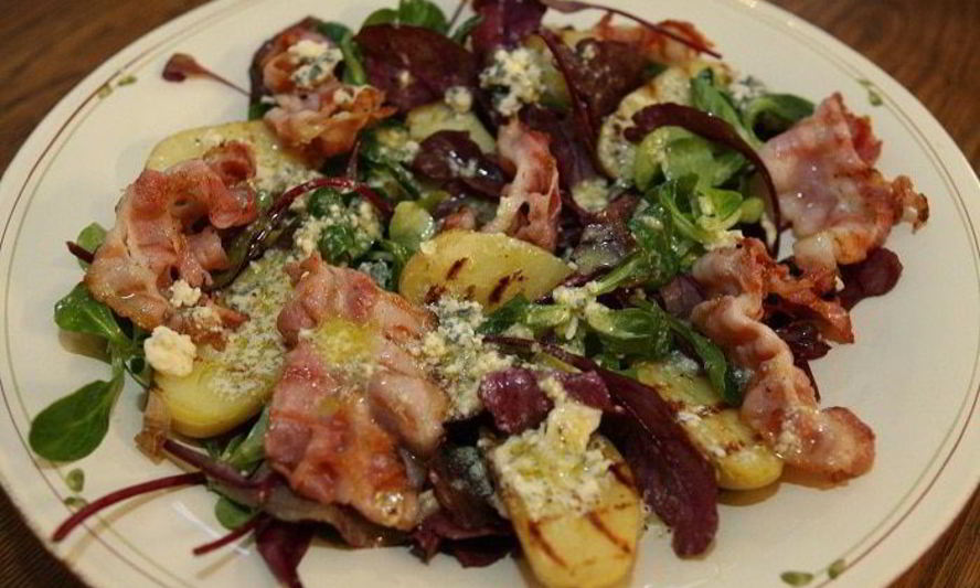 Рецепт теплого салата с картофелем и беконом