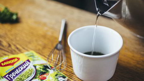 теплый салат с молодым картофелем и хрустящим беконом