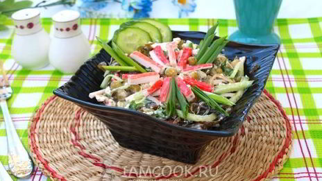 крабовый салат с морской капустой