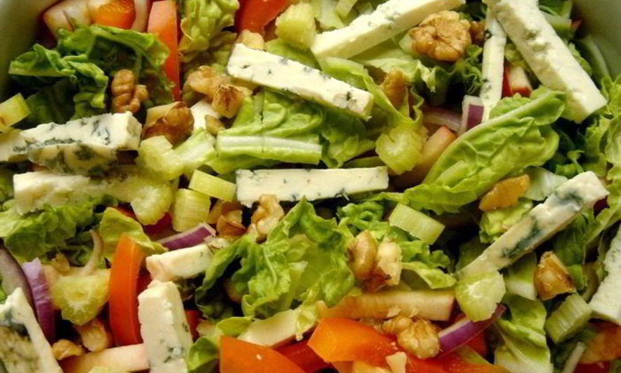 Рецепт легкого салата с тыквенно-айвовой заправкой