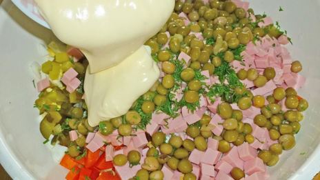 оливье классический с солеными огурцами