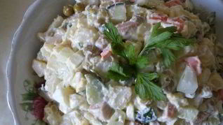 Оливье классический со свежим огурцом