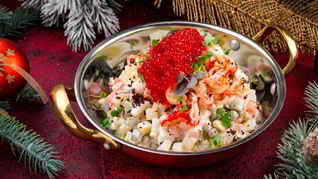 Оливье с раковыми шейками