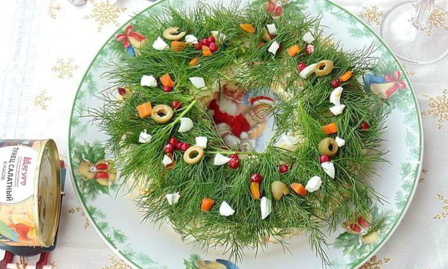 Рецепт оливье с тунцом рождественский венок