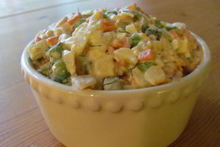 Салат Оливье с курицей