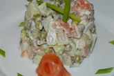 Салат оливье с семгой и огурцом