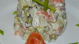 Салат оливье с семгой и огурцом