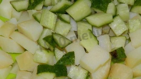 салат оливье с семгой и огурцом