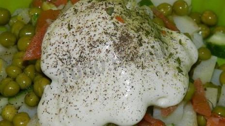 салат оливье с семгой и огурцом