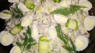 Салат Оливье с языком и свежим огурцом