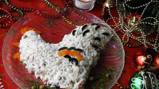 Салат Оливье в виде петуха