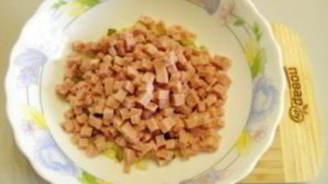 салат оливье в виде петуха