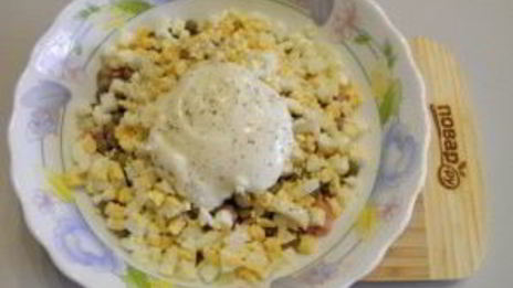 салат оливье в виде петуха