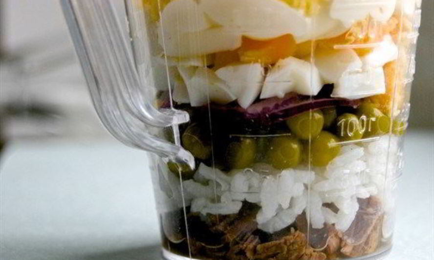 Рецепт слоеного оливье с рисом