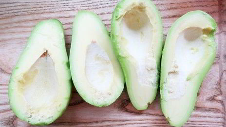 современный оливье с авокадо